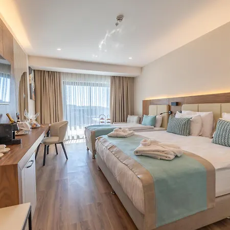 Moon Palace 5* Side